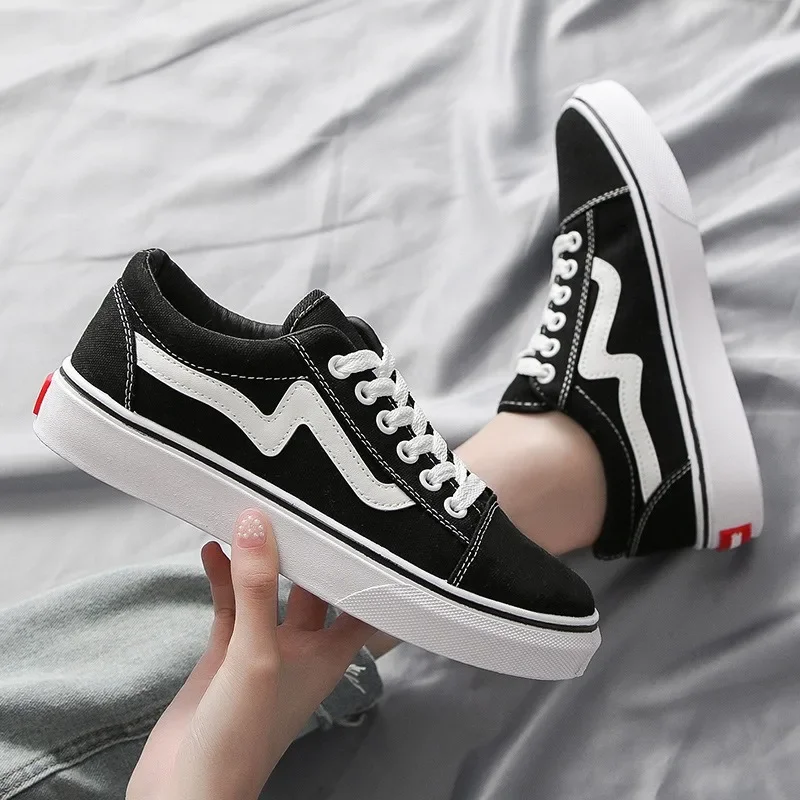 Vans Shoes Old Skool - รองเท้าผ้าใบสเก็ตบอร์ดระบายอากาศกลางแจ้งสำหรับผู้หญิงรองเท้าผ้าใบสำหรับใส่เดินเทรนเนอร์สำหรับวัยรุ่นนักเรียนรองเท้าวิ่งจ๊อกกิ้งส้นเตี้ยรองเท้าเทนนิสสีขาว